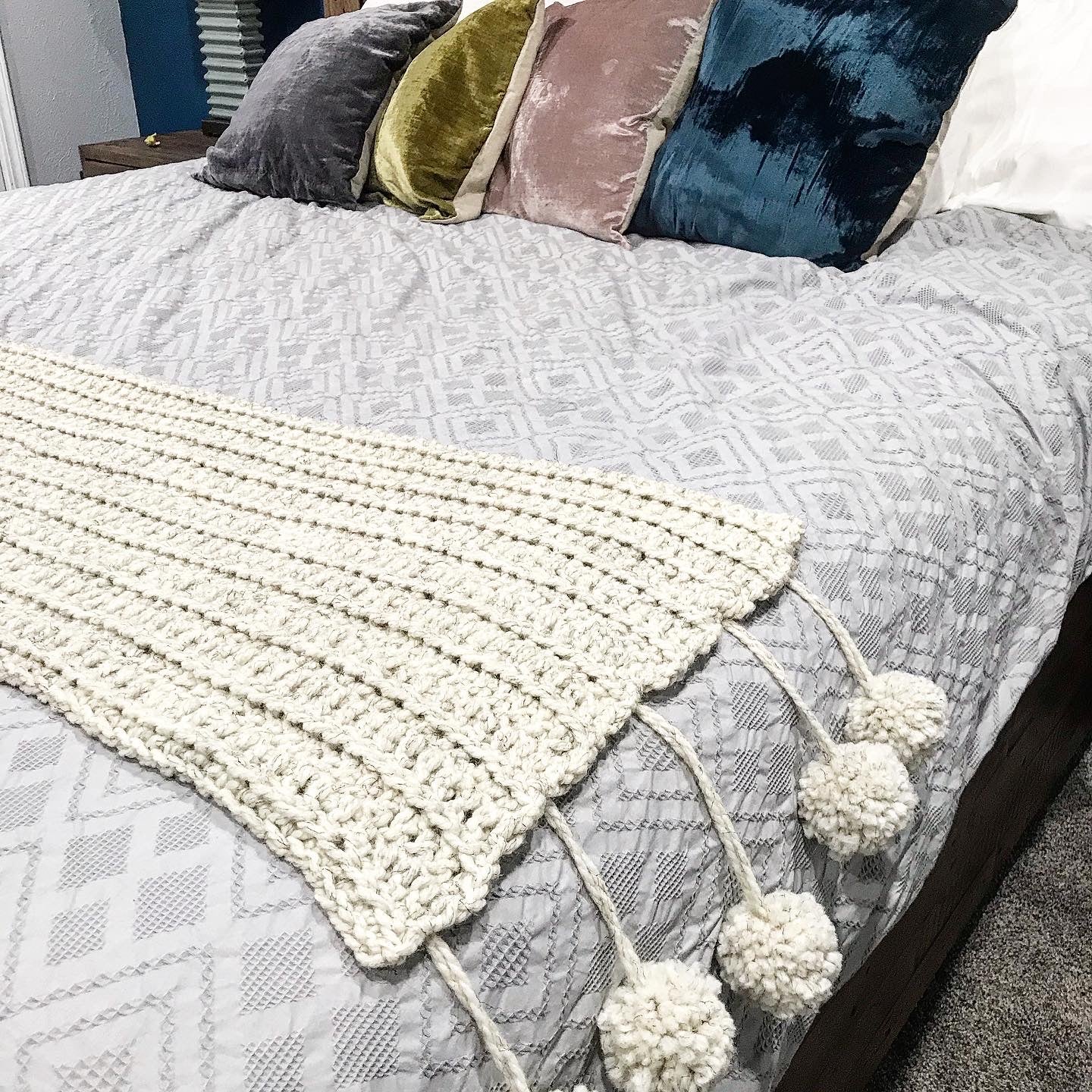 Pom Pom Bed Runner Queen/Full